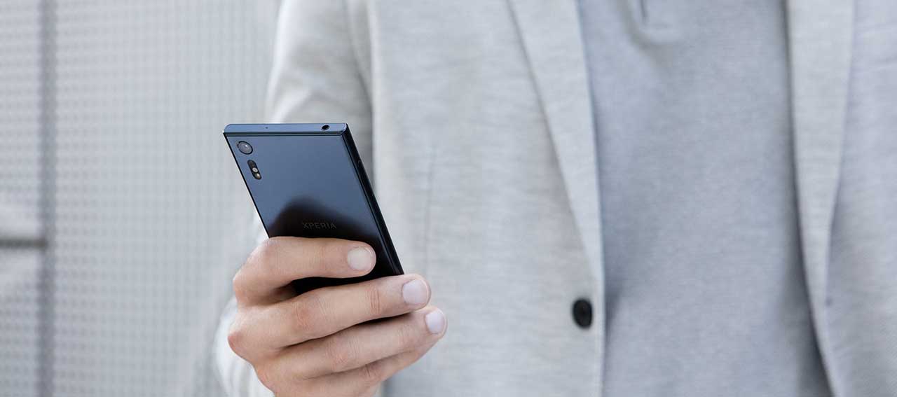 Arka Yüzey Dokusunu Hissedin Sony Xperia XZ Arka Yüzey Tasarımı