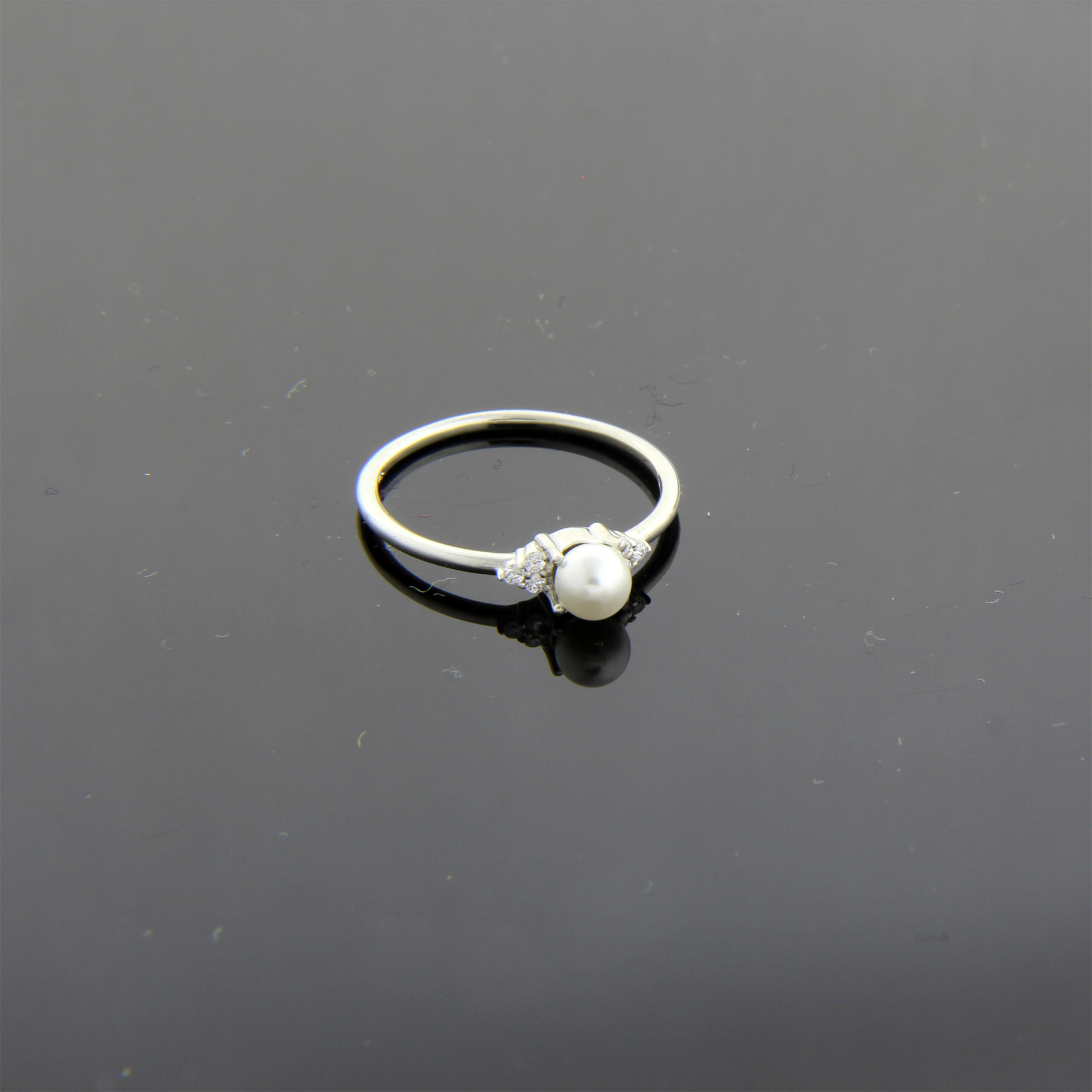 İpek Silver 925 Ayar Gümüş Modern Taşlı Tasarım Yüzük - 10 EIPY217