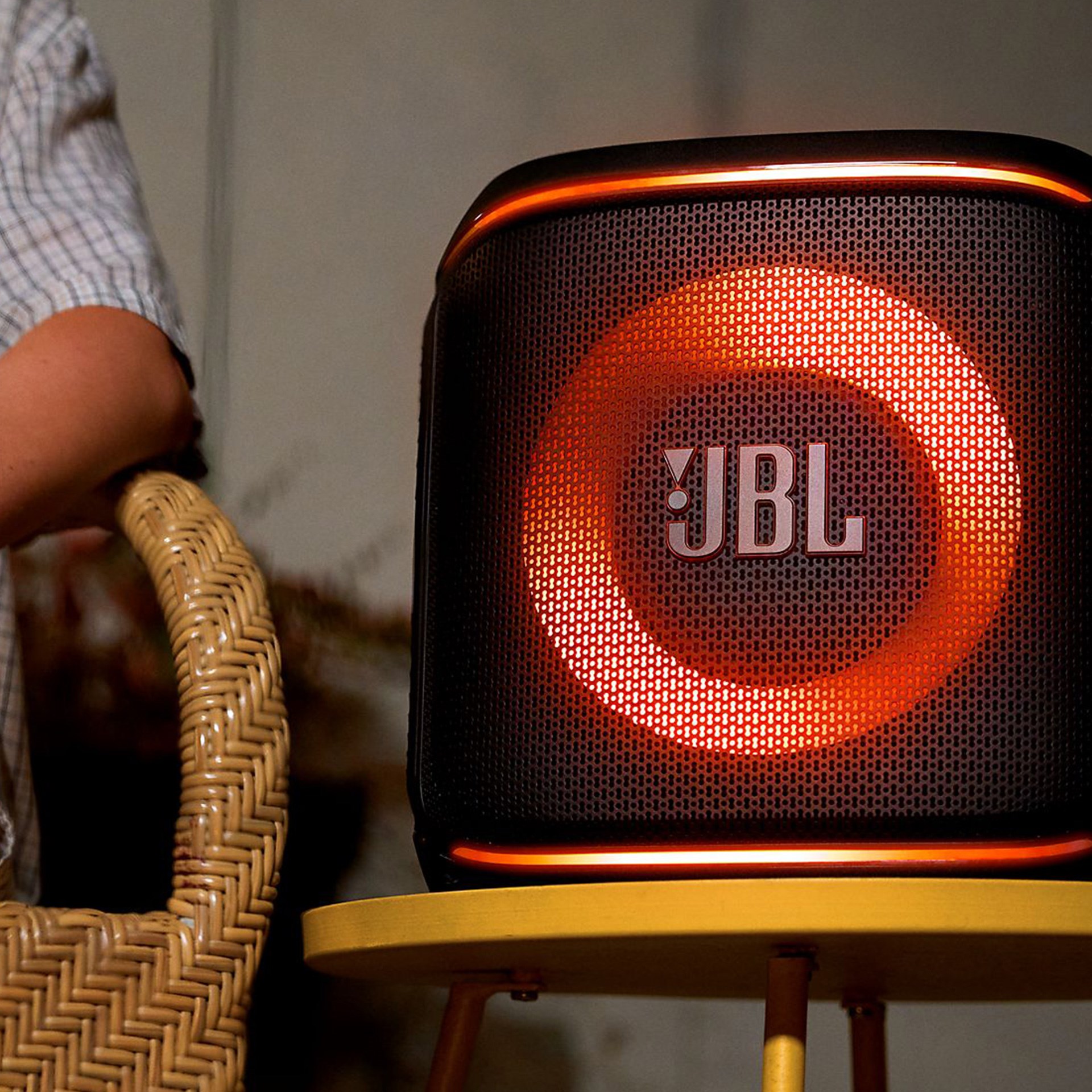 JBL Partybox Encore 2 Bluetooth Hoparlör,Mikrofonlu