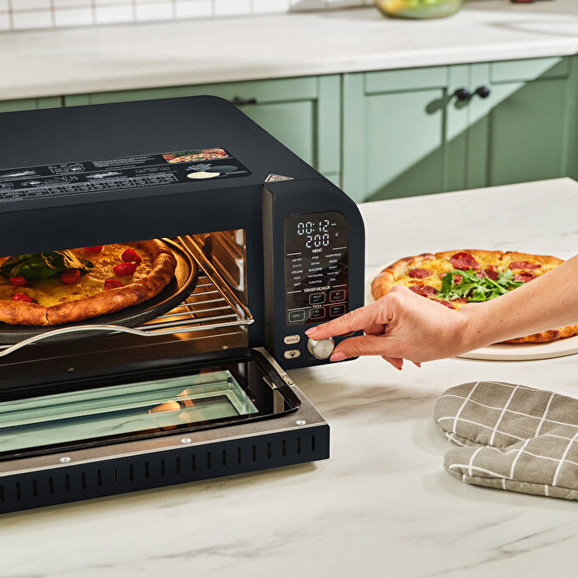 Karaca Multicrust Artisan Retro Pizz Makinesi Ve Airfryer Mat Siyah (Teşhir Ürünü)