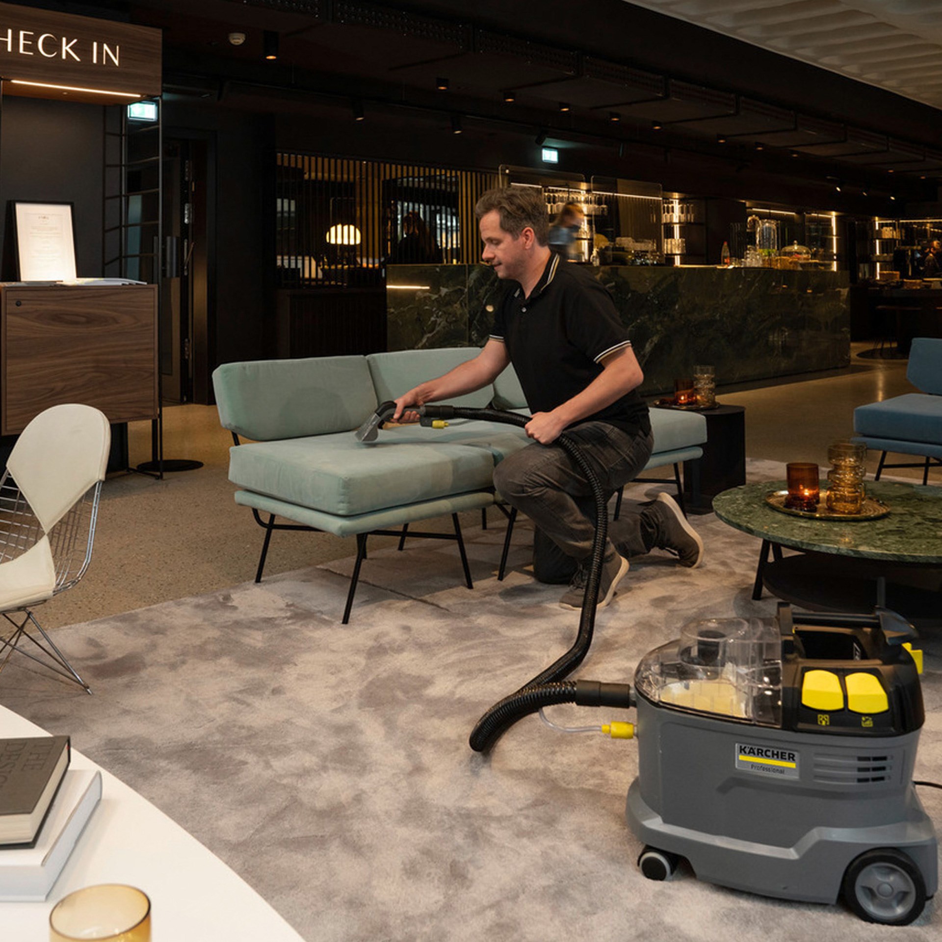 Karcher Puzzi 8/1 Halı ve Koltuk Temizleme Makinesi