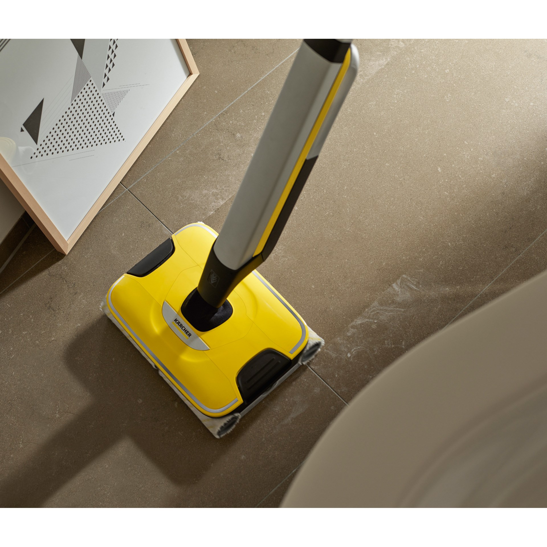 Karcher FC 7 Cordless Dikey Şarjlı Sert Zemin Temizleme Makinesi (Teşhir Ürünü)